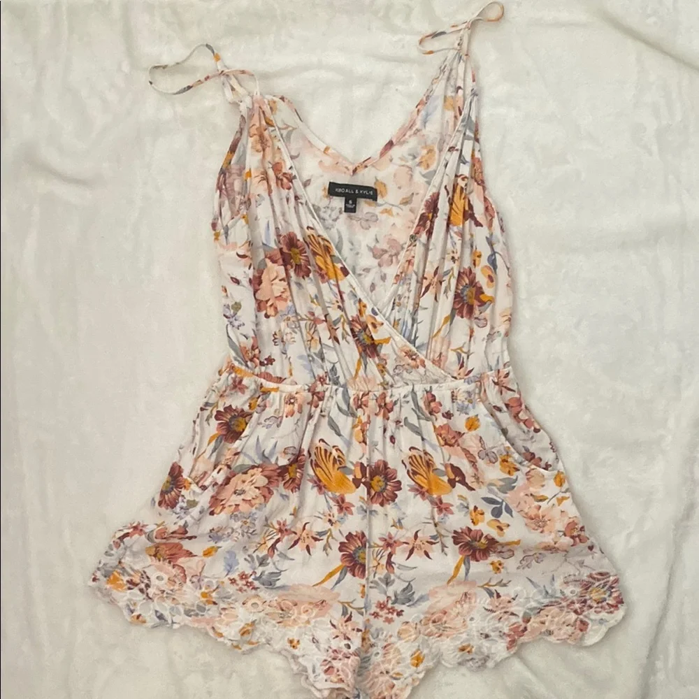 KENDALL & KYLIE Floral Sleeveless Top.. Size S